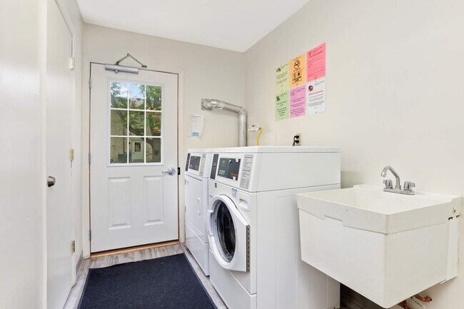 Building Photo - 1011 11th Ave S