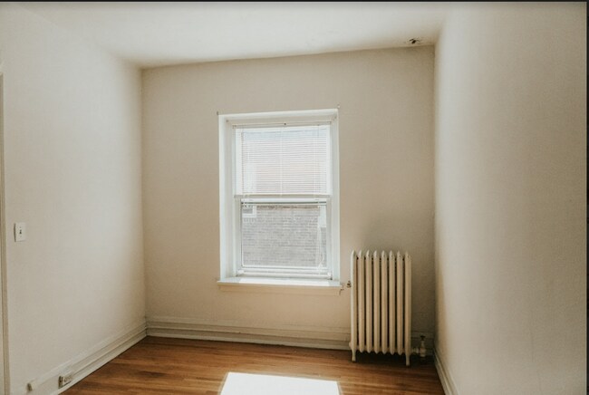 Building Photo - 2216 Harriet Ave