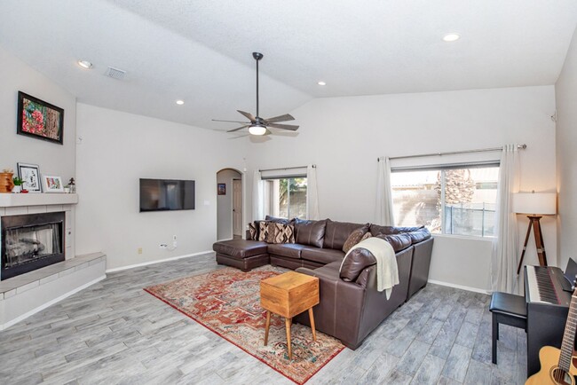 Building Photo - Pool home for rent June 1, 2025