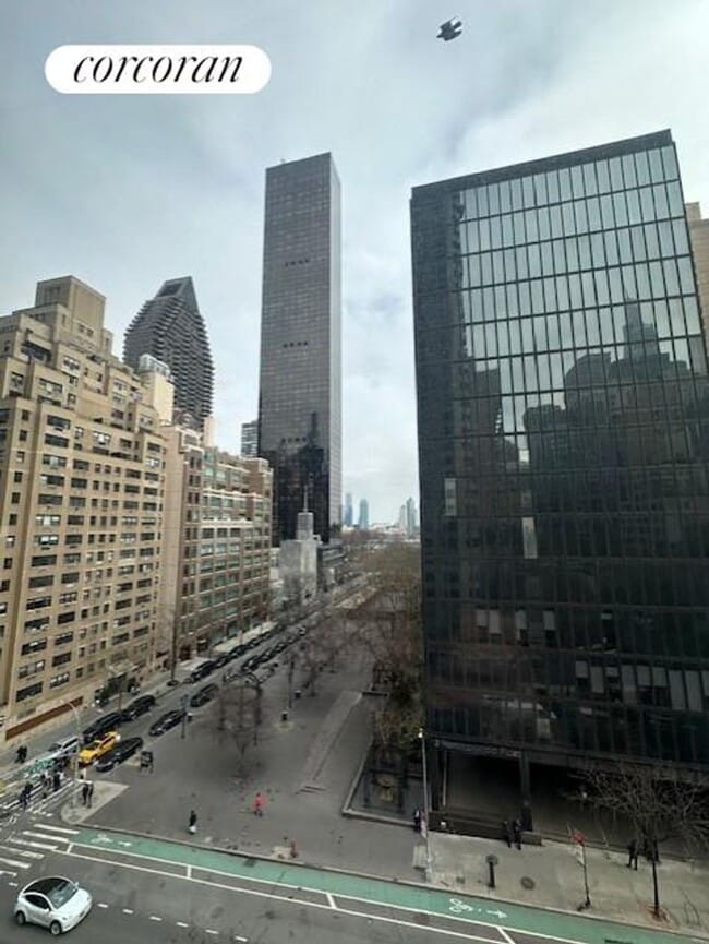 Building Photo - 240 E 47th St
