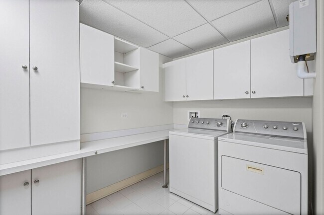 Building Photo - 415 E North Water St