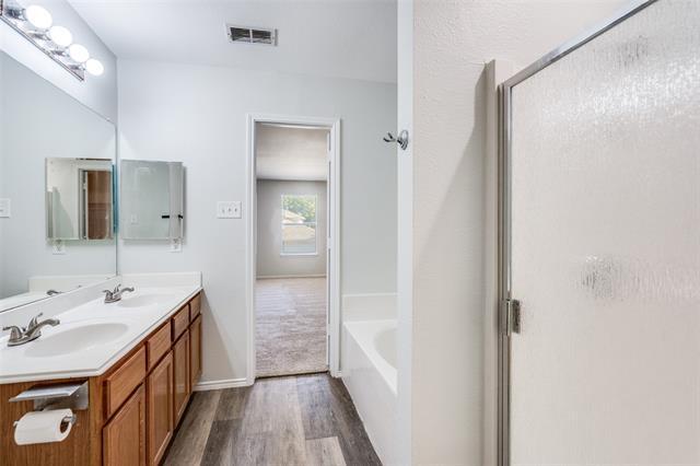 Building Photo - 2933 High Pointe Blvd