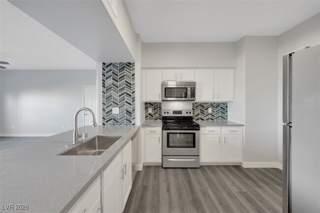 Building Photo - 7255 W Sunset Rd