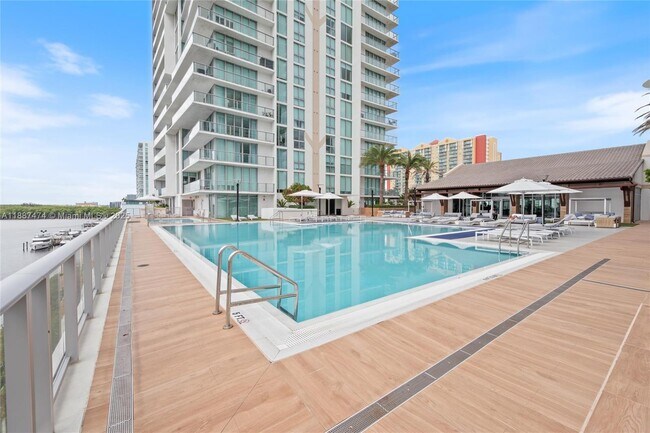 Building Photo - 300 Sunny Isles Blvd