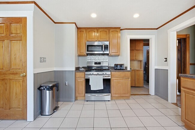 Building Photo - 5 Franconia St