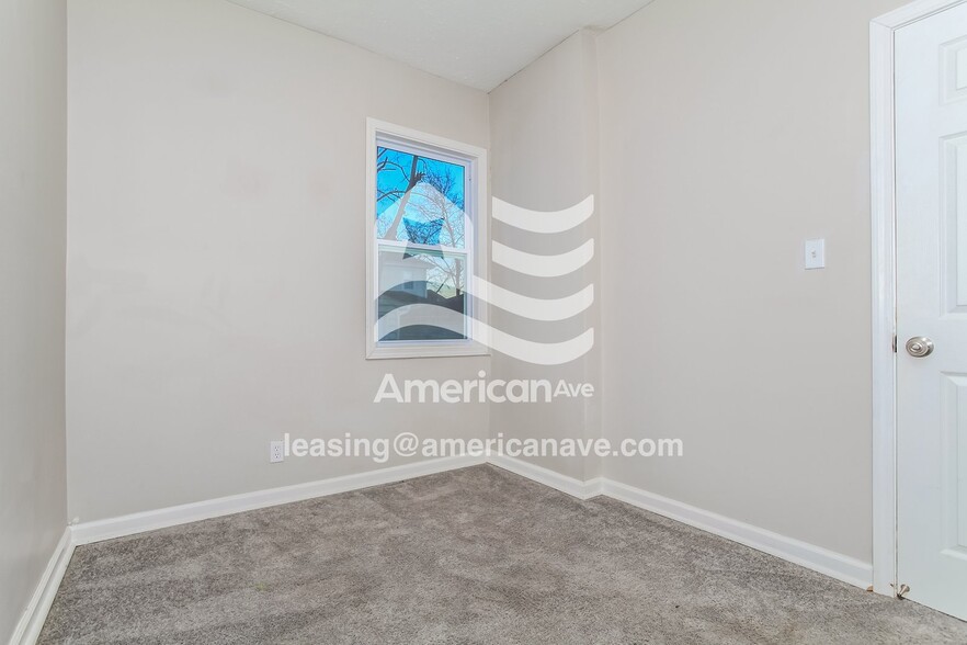 Building Photo - 2420 Freeman Ave