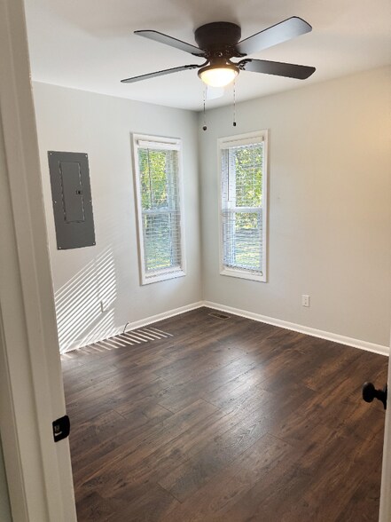 Building Photo - 599 Moriston Rd