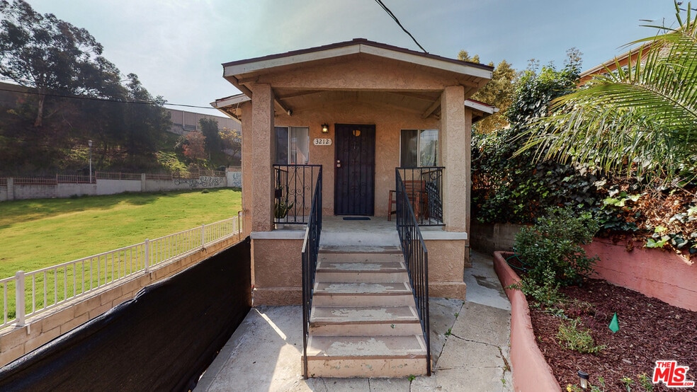 Primary Photo - 3212 Oregon St