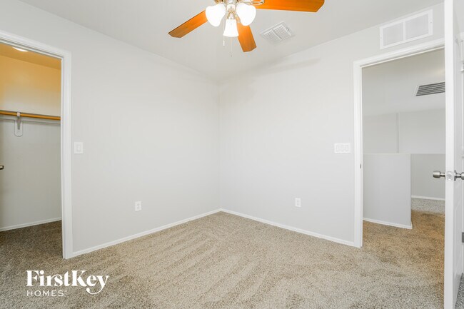 Building Photo - 12956 N Steamboat Dr