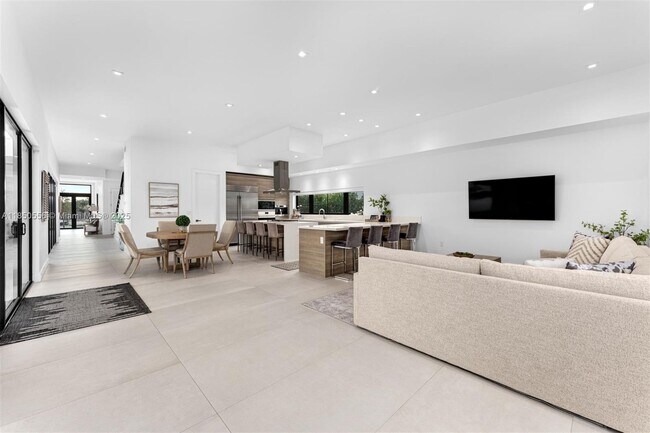 Building Photo - 16703 Botaniko Dr S
