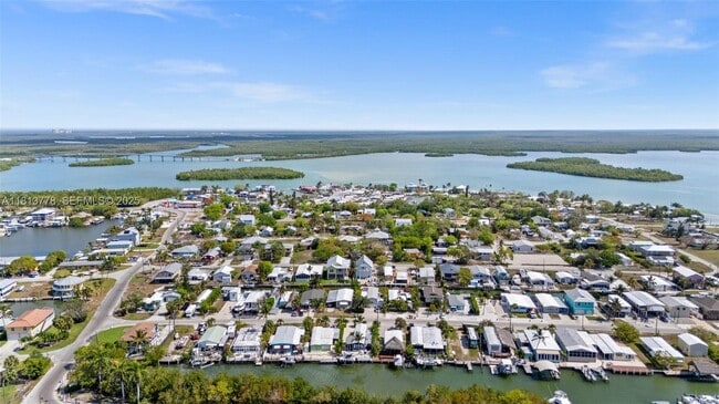 Building Photo - 648 E Palm Ave