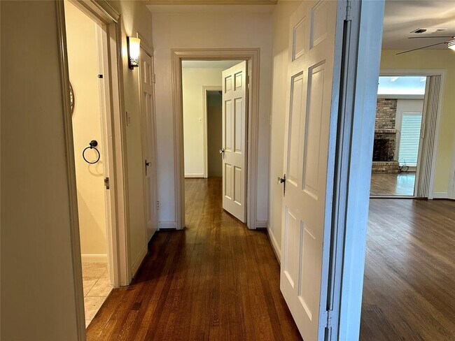 Building Photo - 709 W 34th St