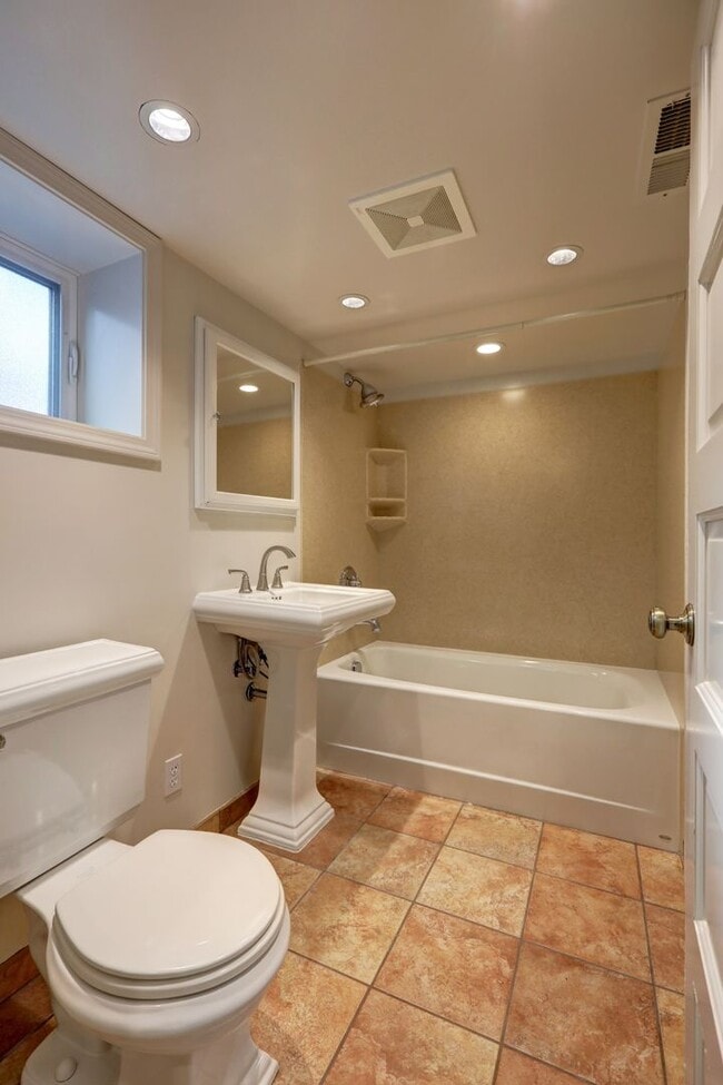 Building Photo - Charming 4 Bedrooms Madison Valley Bungalow Home