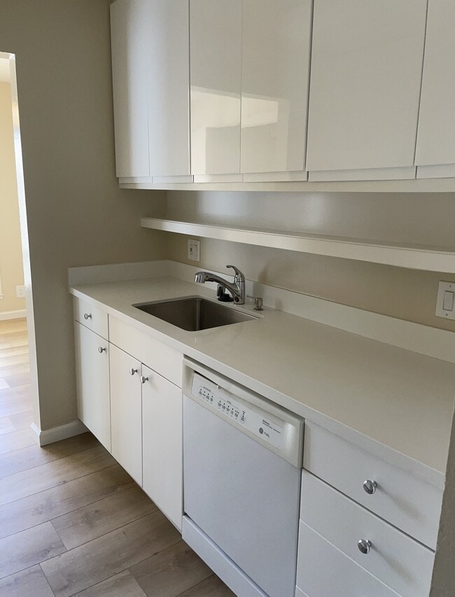 Building Photo - 430 N Civic Dr