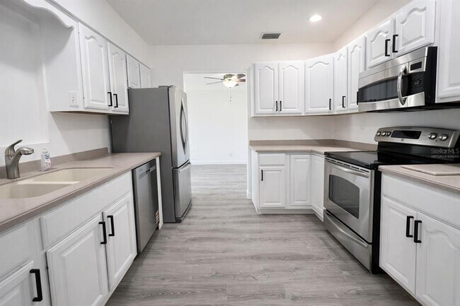 Building Photo - 6000 Dr M.L.K. Jr St N