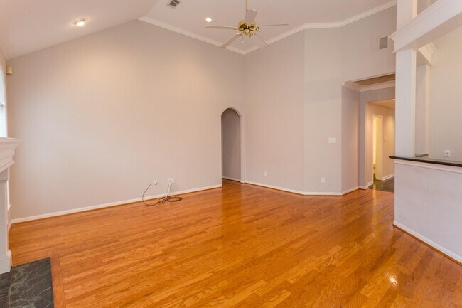 Building Photo - 4611 Oakdale St