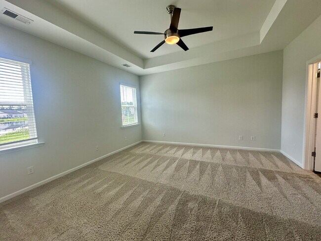 Building Photo - Three Bedroom Home with Large Loft in Heartstone Lakes!