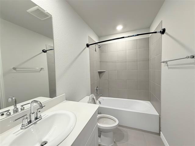 Building Photo - 2215 Gustavus Dr