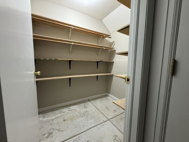 Building Photo - 150 N Carlton St