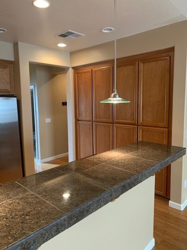 Building Photo - GORGEOUS MODERN 3BR 3BA TOWNHOUSE IN BEAUT...