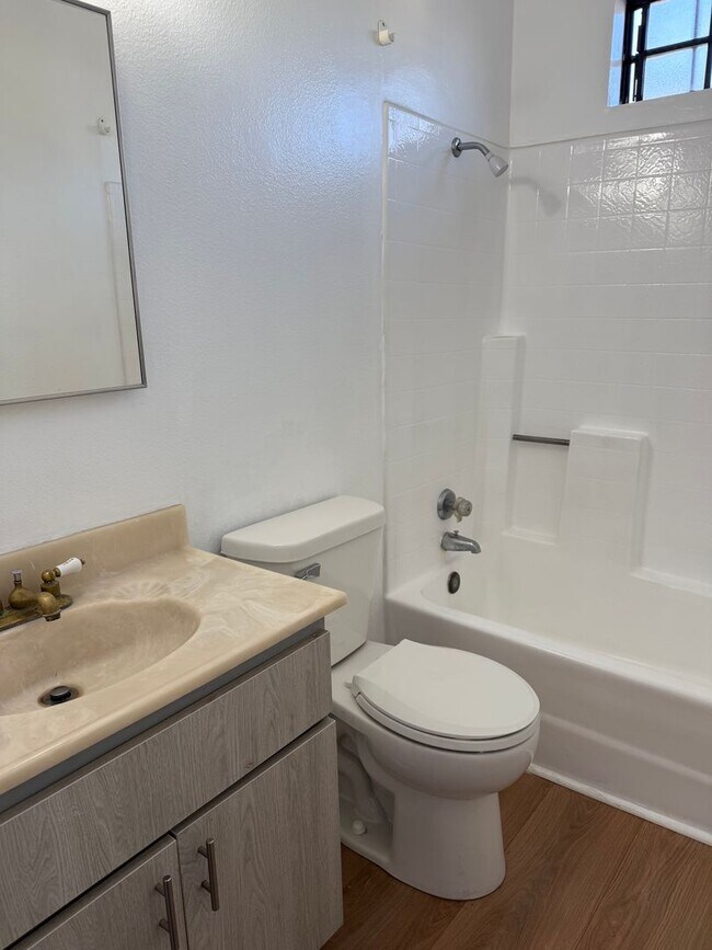 Building Photo - 3228 Honolulu Ave