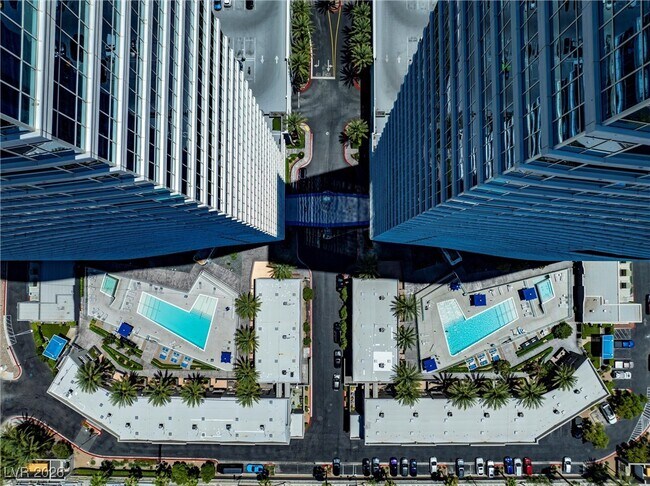 Building Photo - 4525 Dean Martin Dr