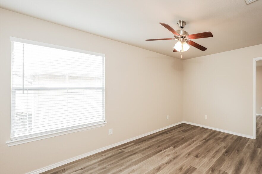 Building Photo - 11615 Tahoka Daisy