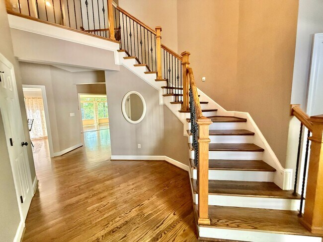 Building Photo - 309 Bullrun Valley Dr