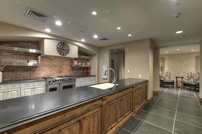 Building Photo - 7181 E Camelback Rd