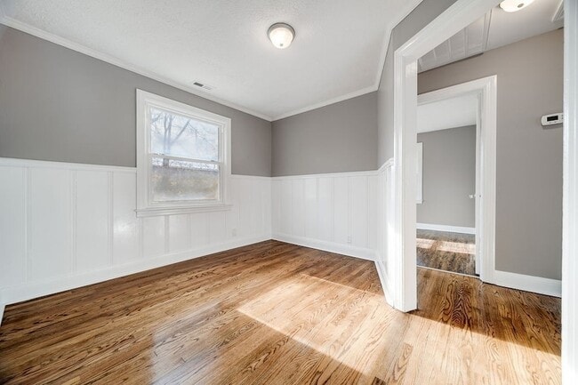 Building Photo - 312 W Schell St