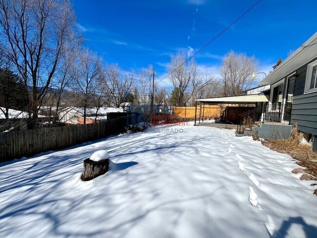 Building Photo - 324 Davie Dr