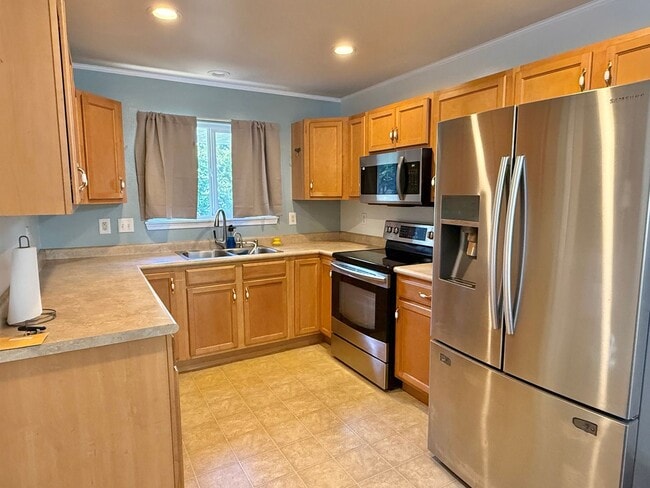 Building Photo - 3 Bedroom / 2 Bathroom Home in Waikapu Gardens!