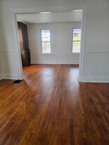 Building Photo - 420 Erie St