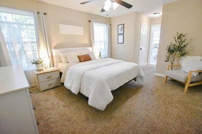 Building Photo - Pet Friendly Three Bedroom with Bonus!