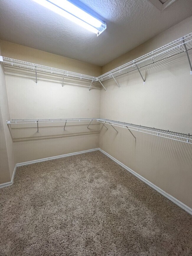 Building Photo - 14252 Confetti Dr