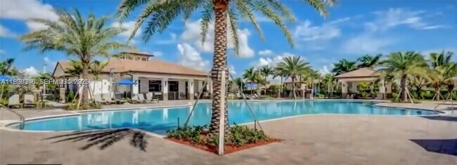 Building Photo - 3757 SE 2nd Dr