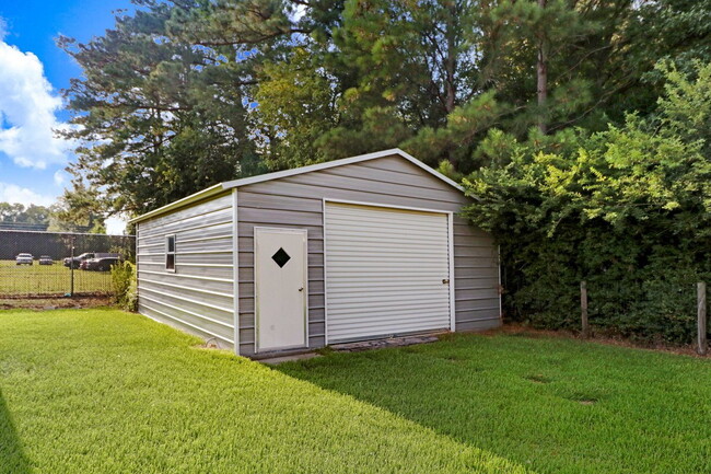 Building Photo - RENOVATED 2 BR, 1.5 BA W/ DETACHED GARAGE/ STORAGE - PIKEVILLE SCHOOLS