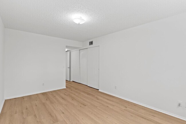 Building Photo - 2287 Philippine Dr
