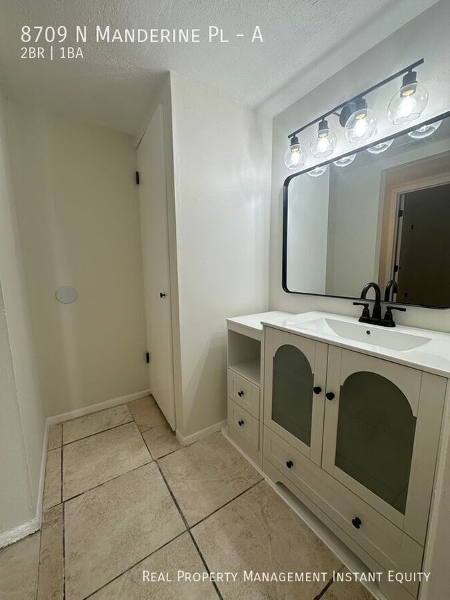 Building Photo - 8709 N Mandarine Pl