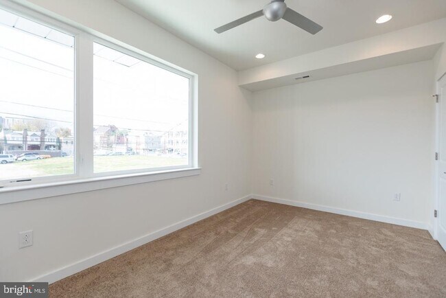 Building Photo - 1641 N Randolph St