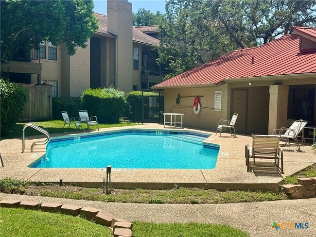 Building Photo - 1202 Thorpe Ln