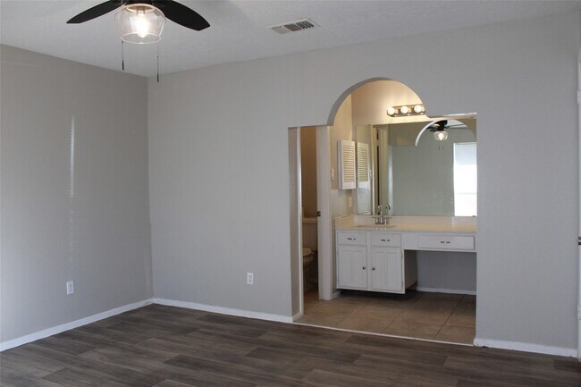 Building Photo - 4406 Lost Lake Ln