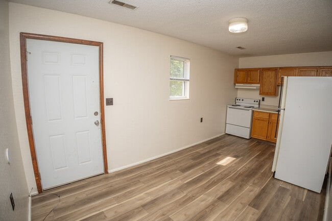 Building Photo - 115 Traci Dr