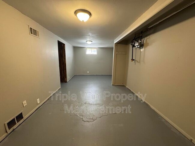 Building Photo - 48 Wayside Dr