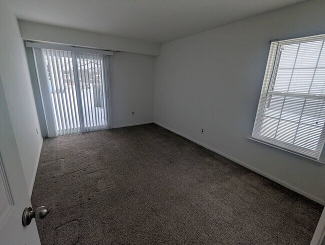 Building Photo - 2BR MORGANDALE CONDO AVAIL. IMMED!!