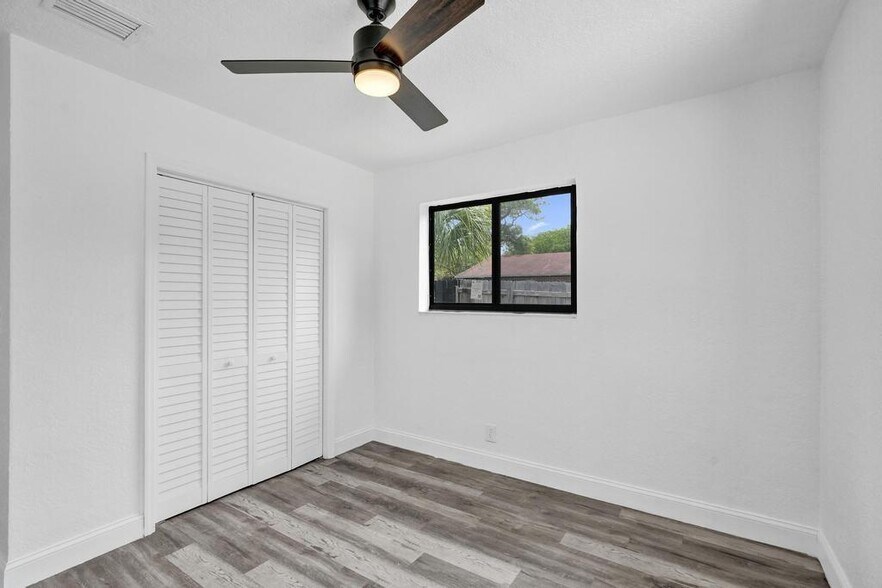 Building Photo - 1810 NW 9th St