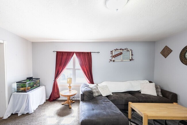 Building Photo - Cozy 4 Bedroom Home on large plot of land in Parker