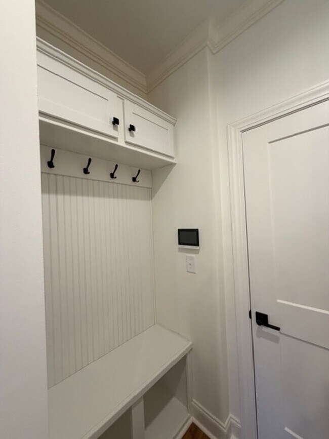 Building Photo - Maryville 37803 - 4 bedroom 3.5 bath - call Ed Johnson 865-924-5045