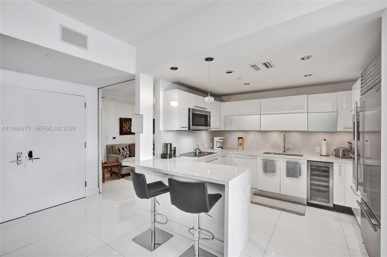 Building Photo - 17121 Collins Ave