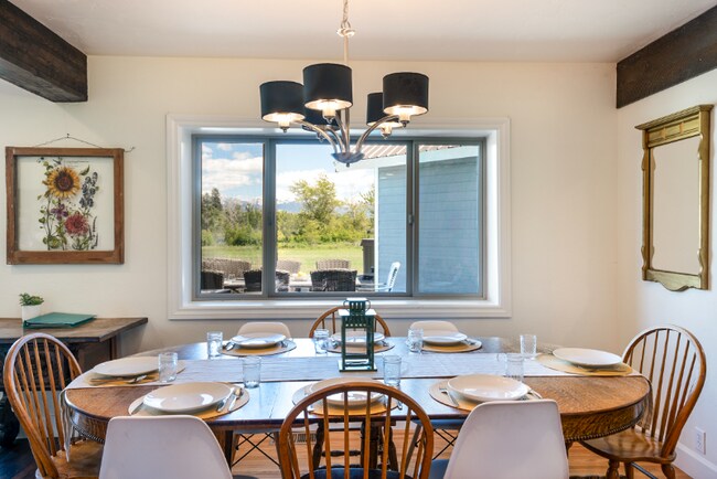 Building Photo - 1815 Lower Valley Rd